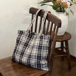 British style quilted plaid tote bag in blue and white patterns for daily use