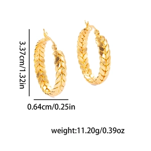 Detailed size measurement of gold wheat leaf texture hoop earrings in 45-degree view