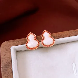 18K vergoldete Wu Lou Ohrstecker mit weißem Inlay und roten Steinen im Asia-Stil