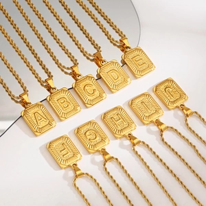 Collier Initiale Acier Inoxydable Plaqué Or Pendentif Lettre Plaque Rectangulaire Chaîne Torsadée Bijoux Mode Femme