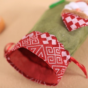 Weihnachtliche Geschenkbeutel aus Leinen mit Weihnachtsmann und rotem Kordelzug
