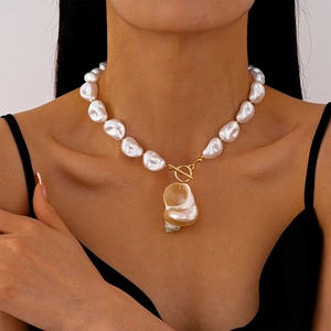 Conch Shell Pendant Necklace With Irregular Imitation Artificial Pearls Ocean Beach Style Baroque Jewelry For Women