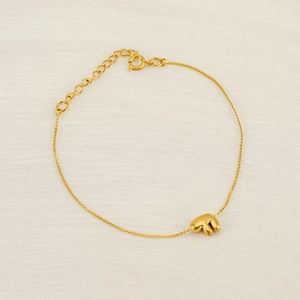 Elegant gold-plated stainless steel alphabet bracelet with heart-shaped letter pendant