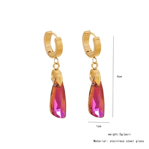 Tableau des tailles détaillé des boucles d'oreilles papillon dorées et verre rose