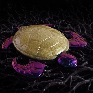 Decoración de pared tortuga marina 3D en resina oro y violeta con textura de caparazón