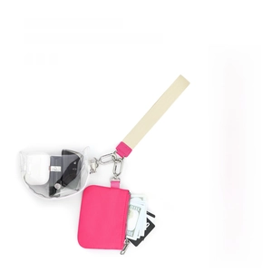 Dettaglio del borsellino da polso rosa con scomparti per soldi, carte e airpods