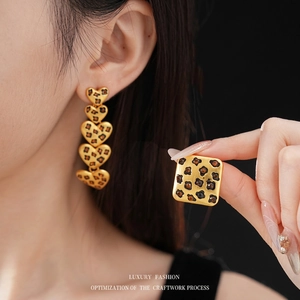 Vintage heart and square leopard print earrings in gold tone for a classic style