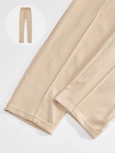 Detailansicht der Baumwollmischhose mit elastischem Kordelzug und Bügelfalten am Bein