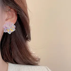 Elegant holographic resin flower earrings with silver needles for a sweet pearly look
