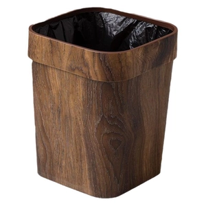 Corbeille à papier carrée élégante avec finition grain de bois foncé et anneau.