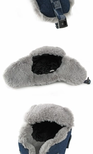 Détail du chapeau trappeur en jean à carreaux avec doublure en fausse fourrure grise
