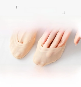 Detail showing ice silk fabric with cotton sole and non-slip design for invisible socks