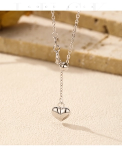 Macro shot of 925 silver heart pendant with an adjustable slider bead on a thin chain