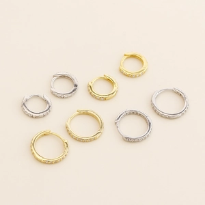 Lot de huit boucles d'oreilles créoles vintage en argent s925 avec diamants or et argent