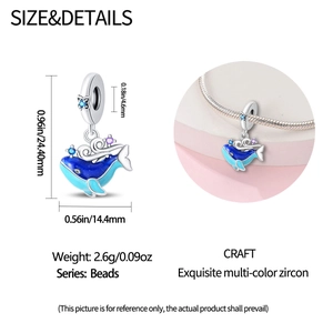 Vue détaillée du charme baleine en argent avec émail bleu et dimensions pour bijoux DIY