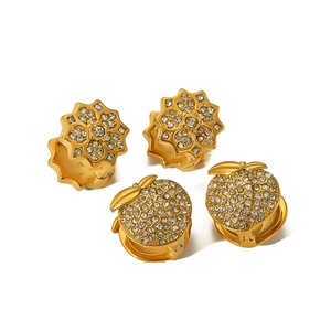 Ensemble de boucles d'oreilles en acier doré avec motifs étoiles, cœurs et zircons