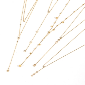 Colliers élégants en acier inoxydable plaqué or 18 carats avec divers pendentifs