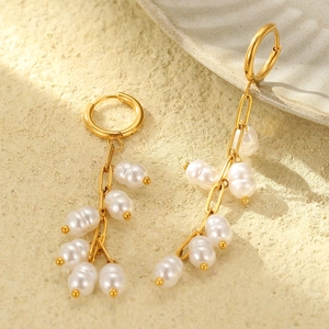 Long tassel drop earrings with baroque pearls and 18K gold plated stainless steel