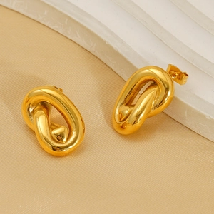 Boucles d'oreilles chaîne en acier titane plaqué or 18K avec détail cœur