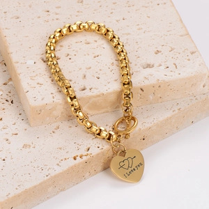 Bracciale dorato con ciondolo a cuore, catena spessa e chiusura a levetta OT