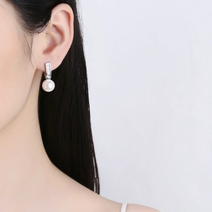 Boucles d'oreilles pendantes géométriques en perles avec anneaux en argent et zircon