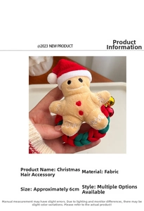 Détail de l'élastique à cheveux bonhomme de pain d'épices avec clochette et bonnet de Noël