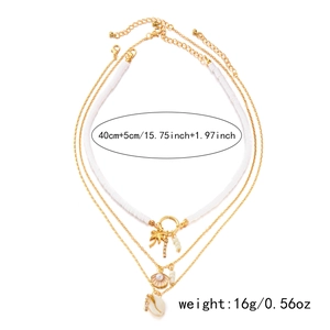 Détails du collier doré multicouche avec pendentifs coquillages et mesures précises