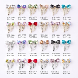 Set de nœuds en métal pour nail art avec cristaux en 24 couleurs et base dorée