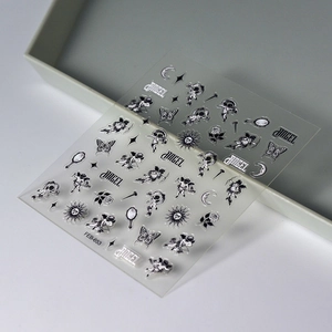 Vintage Barock Engel und Schmetterling Nagelsticker mit metallischen Silberakzenten