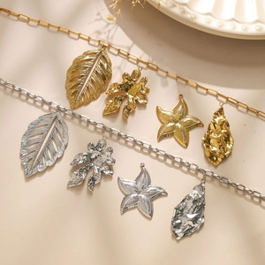 Set of 304 stainless steel leaf and lava texture pendants in gold and silver finish