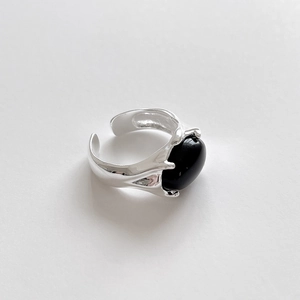 Detailed macro view of liquid metal 925 silver ring with oval black onyx gemstone