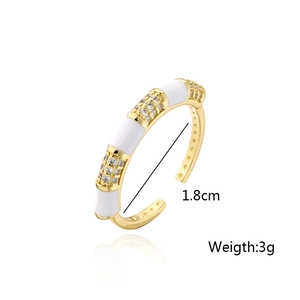 Detailed macro view showing the 1.8cm diameter and 3g weight of this bamboo style ring