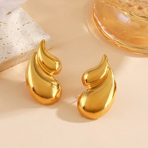 Minimalist golden teardrop earrings in polished stainless steel with flame geometry