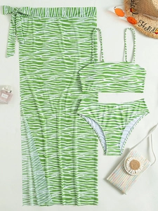 Bikini de tres piezas a rayas verdes y blancas con falda larga de playa con abertura lateral