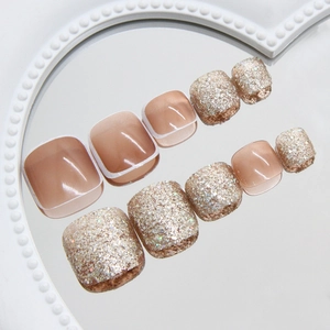 Glänzende nude-pinkfarbene und silberne Glitzer-Zehennägel zum Aufkleben im 24er-Set
