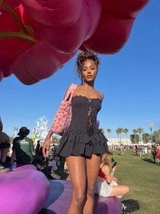 Robe bustier courte à rayures avec dentelle et volants pour festivals en plein air