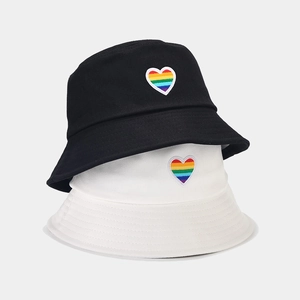Faltbare Fischerhüte aus Baumwolle in Schwarz und Weiß mit Regenbogenherz