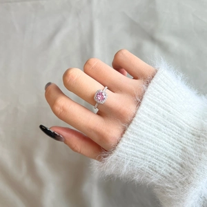 Close-up of S925 silver ring featuring a pink heart-shaped zircon on a model hand