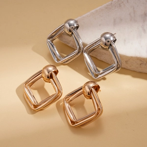 Boucles d'oreilles géométriques modernes carrées entrelacées en or et argent mat
