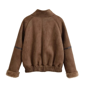 Giacca da donna in finta pelle scamosciata marrone con bordo in pile vista dal retro