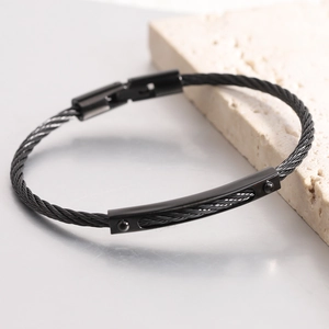 Schwarzer 5mm Titanstahl Kabeldraht-Armreif mit industriellem Minimalismus-Design für Damen