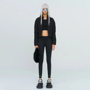Women's black high-elasticity sculpting yoga leggings with cropped puffer jacket