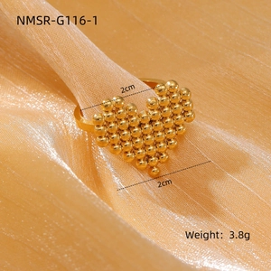 Detailed view of a golden heart ring made of small spheres with size and weight metrics