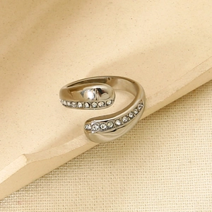 Elegant crossover water drop ring with sparkling diamonds in polished silver finish
