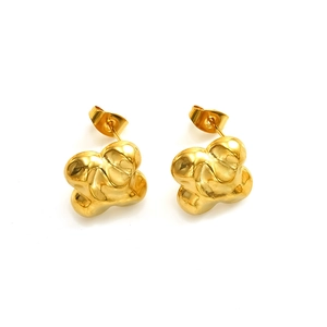 Retro hammered gold four-leaf clover stainless steel earrings for women in 18k gold finish