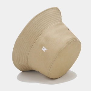 Chapeau de pêcheur kaki classique avec broderie lettre N blanche et œillets en métal