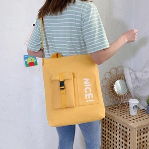 Gele canvas shopper voor dames met NICE-print en zijvak met gespsluiting