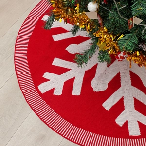 Copribase per albero di Natale rosso 120cm in maglia con fiocchi di neve e strisce