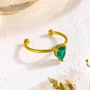 18K gold-plated stainless steel ring with pear-cut green zircon and adjustable opening