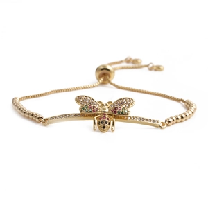 Bracelet abeille ajustable plaqué or avec zircons colorés sur fond blanc épuré